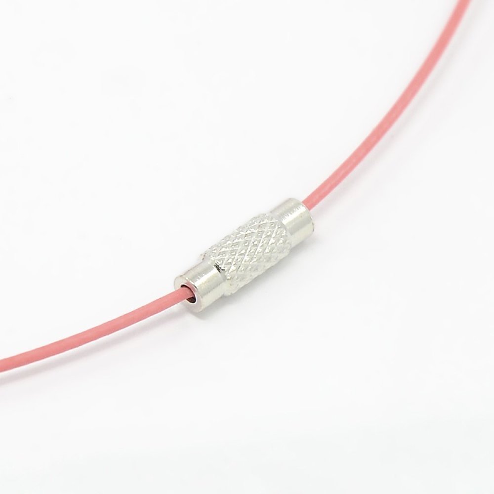 1 halsketting stevig roze gekabeld draad met schroefsluiting N°01