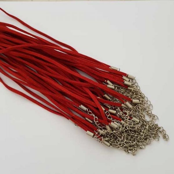 1 rode su&egrave;de choker 51 cm met karabijnsluiting