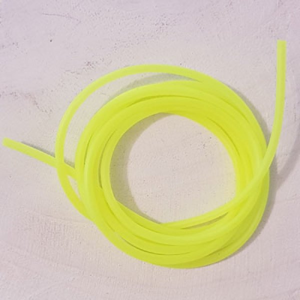 1 meter hol pvc-koord van 2 mm in fluorescerend geel.