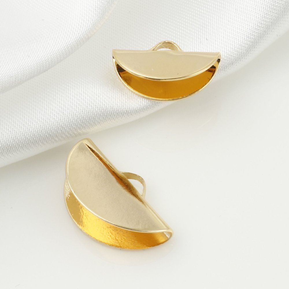 2 vergulde halve maantjes 19 x 11 mm