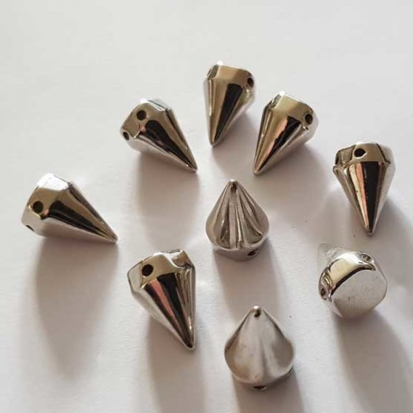 5 Perles 2 Trous Spikes C&ocirc;nes Pointes 10 mm Argent 01