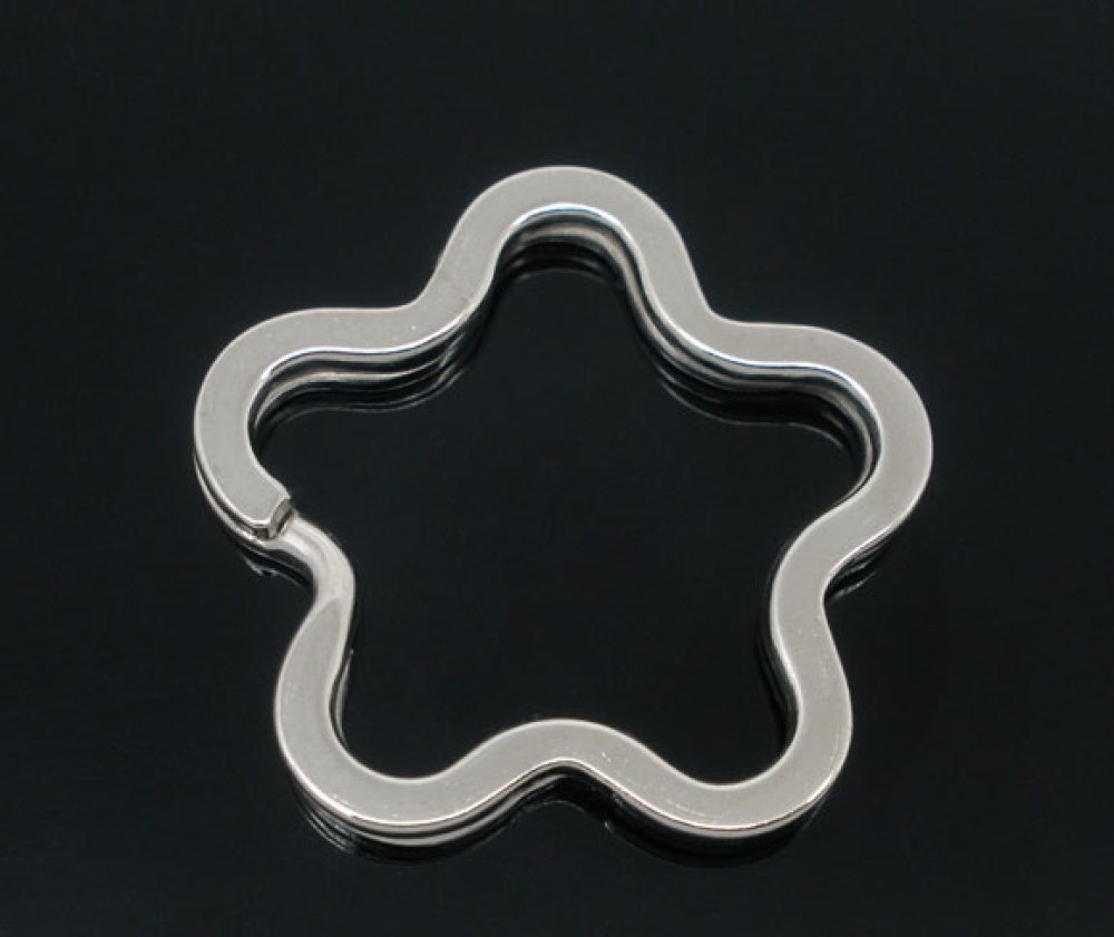 Bloemvormige sleutelhanger 34 x 35 mm