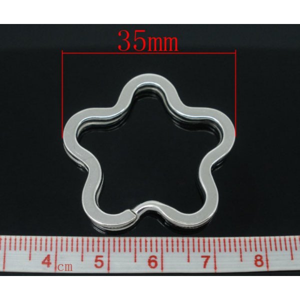 Bloemvormige sleutelhanger 34 x 35 mm