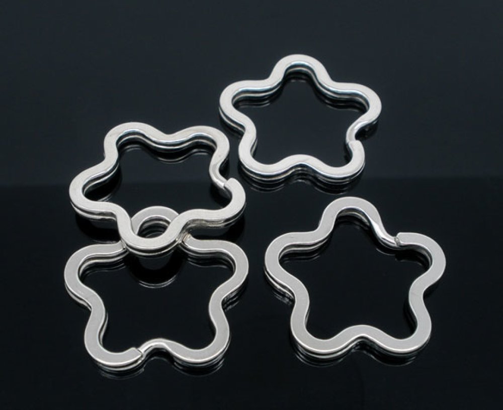 Bloemvormige sleutelhanger 34 x 35 mm
