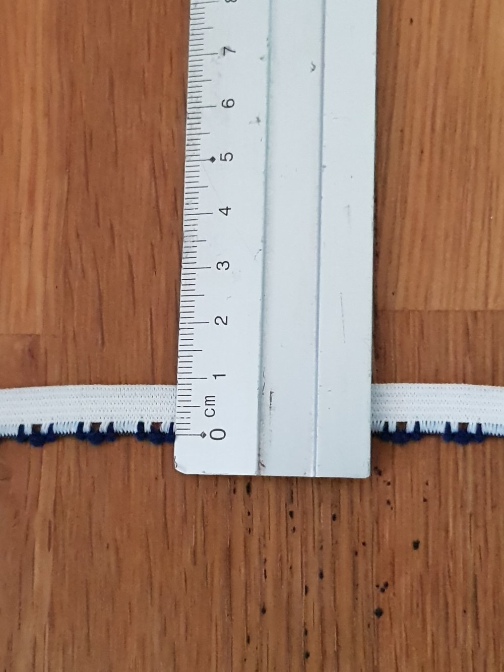 Per meter Fancy wit elastiek 9 mm.