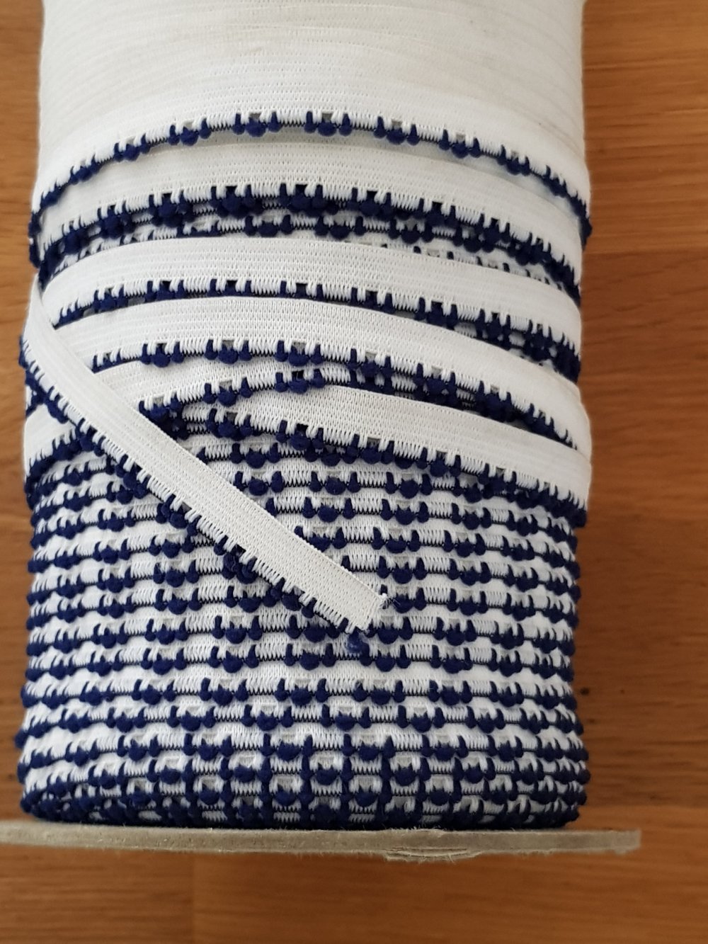 Per meter Fancy wit elastiek 9 mm.