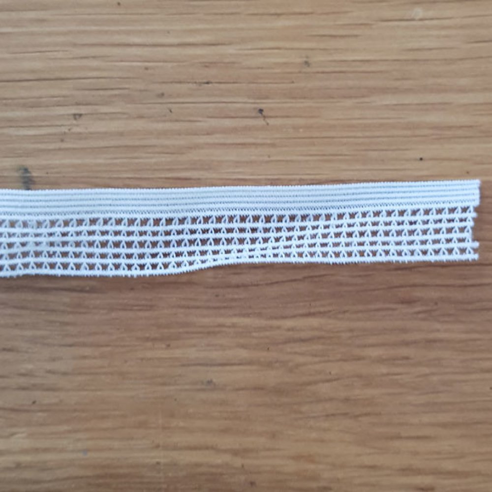 Per meter Fancy wit elastiek 15 mm.