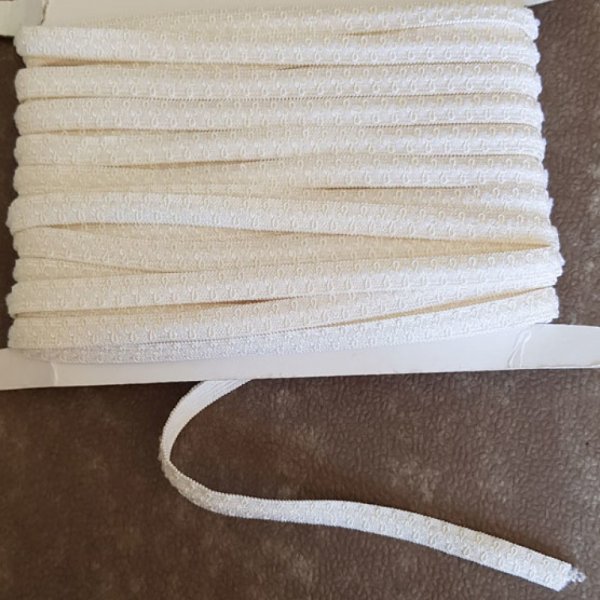 Per meter Fancy wit elastiek 10 mm.