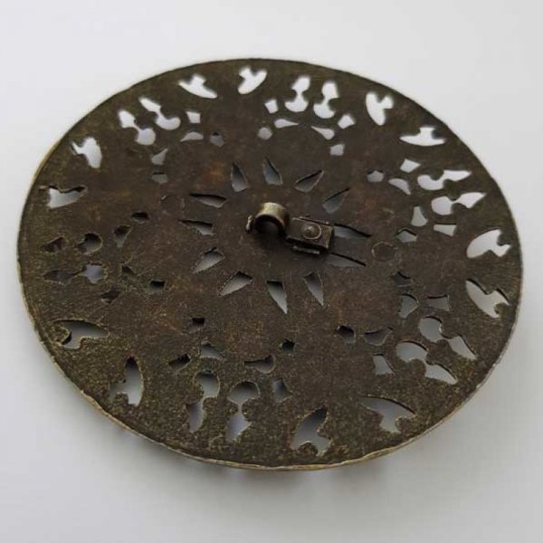 Bouton M&eacute;tal Fantaisie N&deg;001 de 82 mm Rond