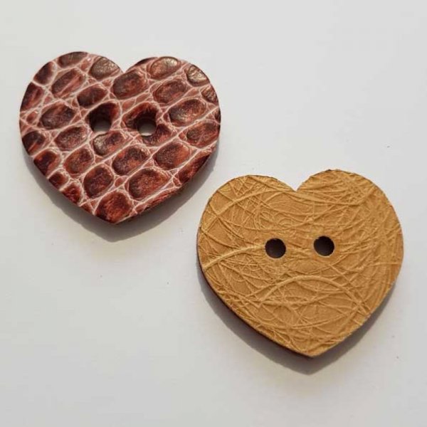 Bouton cuir vintage C&oelig;ur 38 x 44 mm N&deg;05