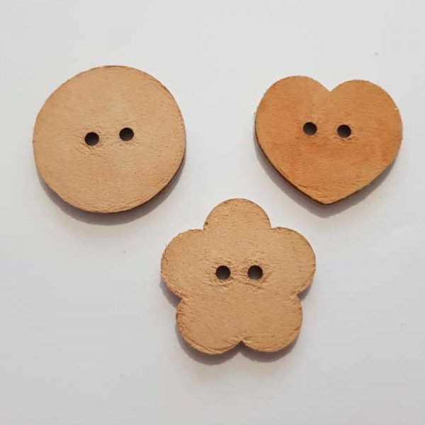Bouton cuir vintage C&oelig;ur 38 x 44 mm N&deg;14 Lot 3 pi&egrave;ces