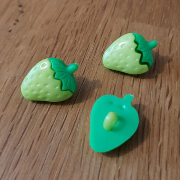 Mooie knopen, kinderen, baby's Aardbeienpatroon N&deg;14 groen en pastelgroen