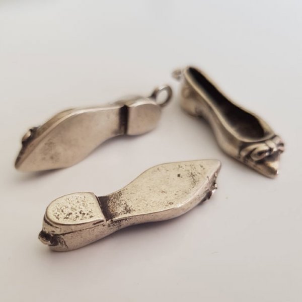 Schoenbedeltje N&deg;32 in Zamak