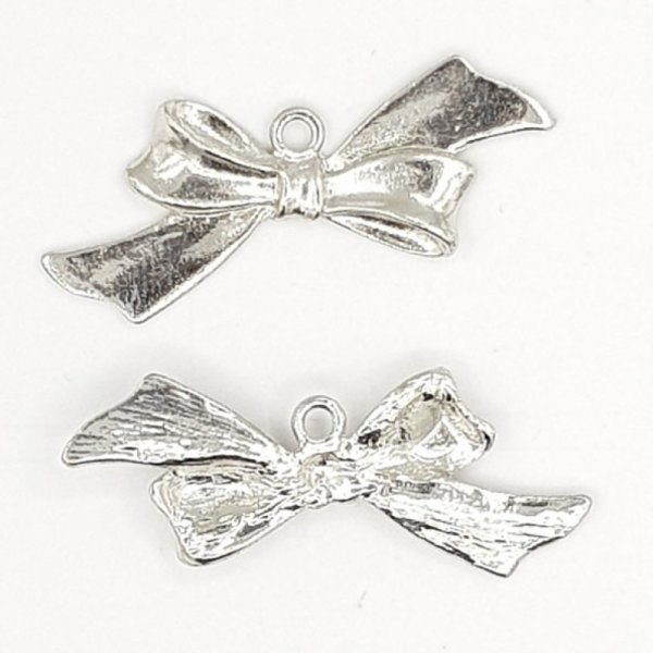 Breloque N&oelig;ud N&deg;18 breloque noeud papillon ruban en m&eacute;tal argent