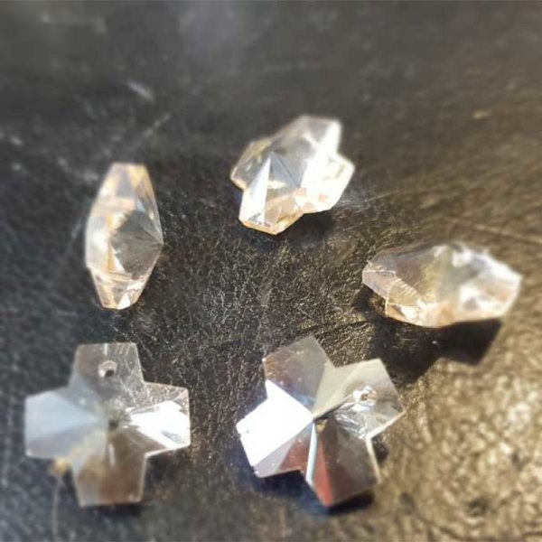 Glas facetgeslepen bloem bedel N&deg;01-01