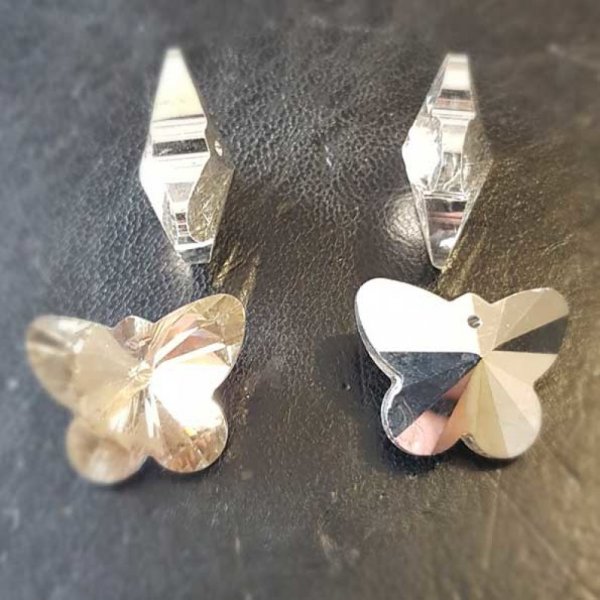 Glas facetgeslepen vlinderbedel N&deg;02-01