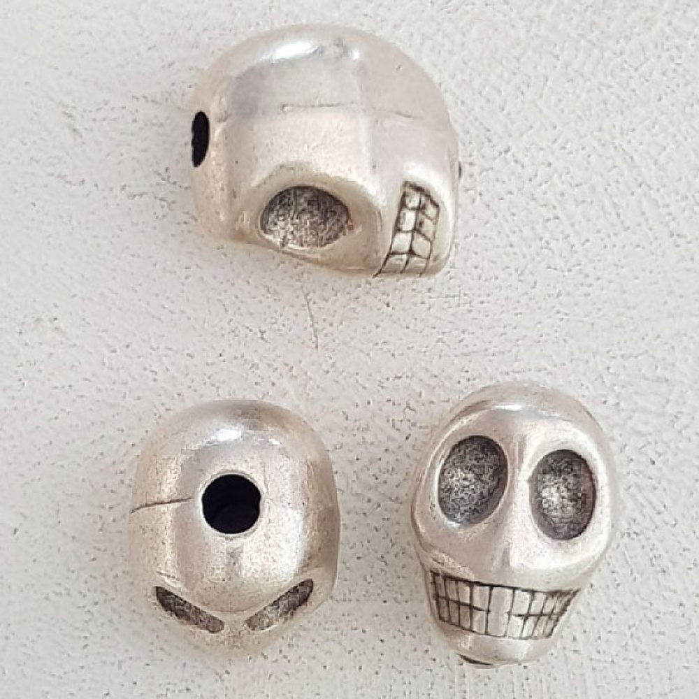 Schedel en gekruiste botten bedel N°25