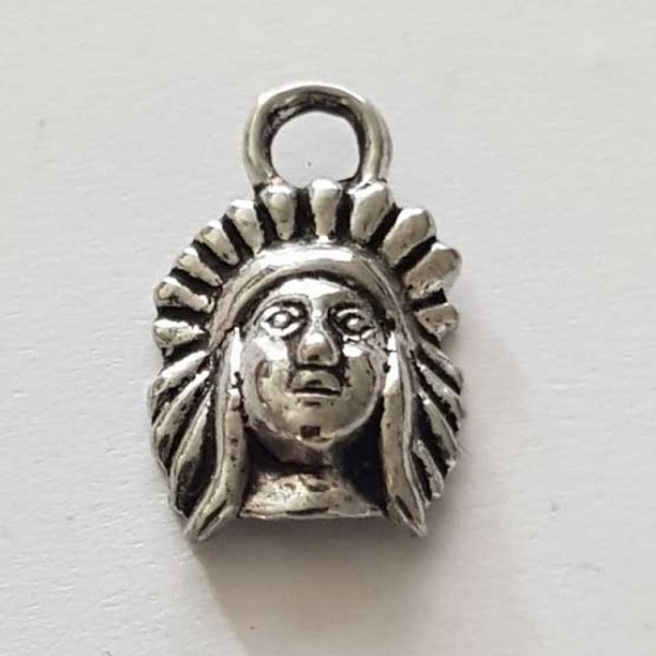 Breloque indien personnage N&deg;03 16 mm