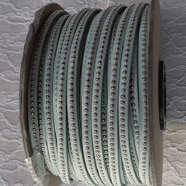 Pastelblauwe lederen bal 06 mm met nikkelvrije kogelketting per 20 cm