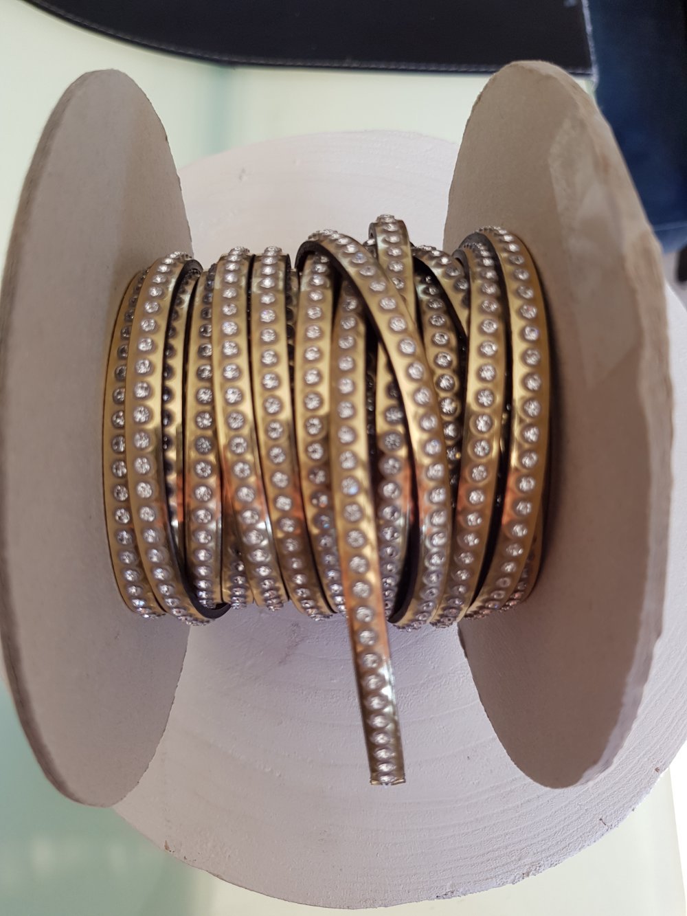 Goud spiegel leer 06 mm Swarovski Strass per 20 cm