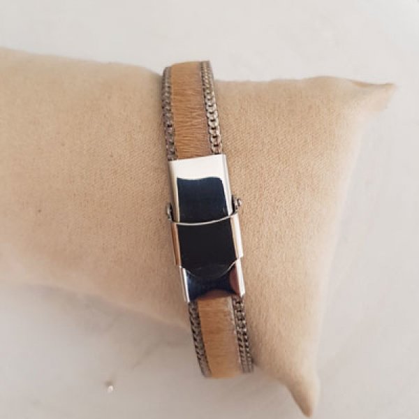 Plat kalfsleer Beige 10 mm bij 20 cm huid en ketting