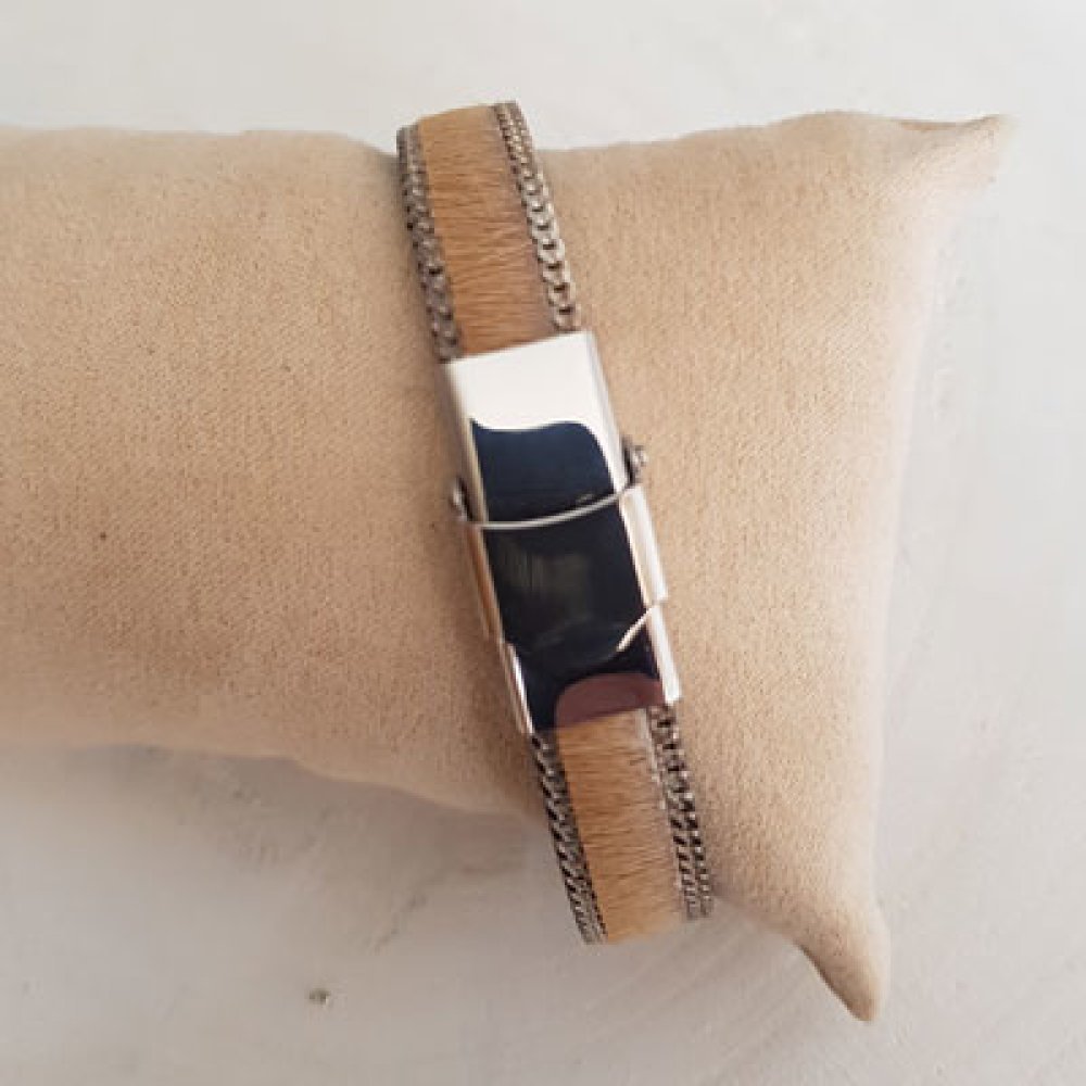 Plat kalfsleer Beige 10 mm bij 20 cm huid en ketting