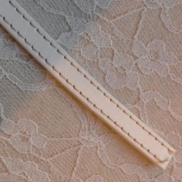 Plat wit kalfsleer 10 mm bij 20 cm Gestikt 2 draden wit