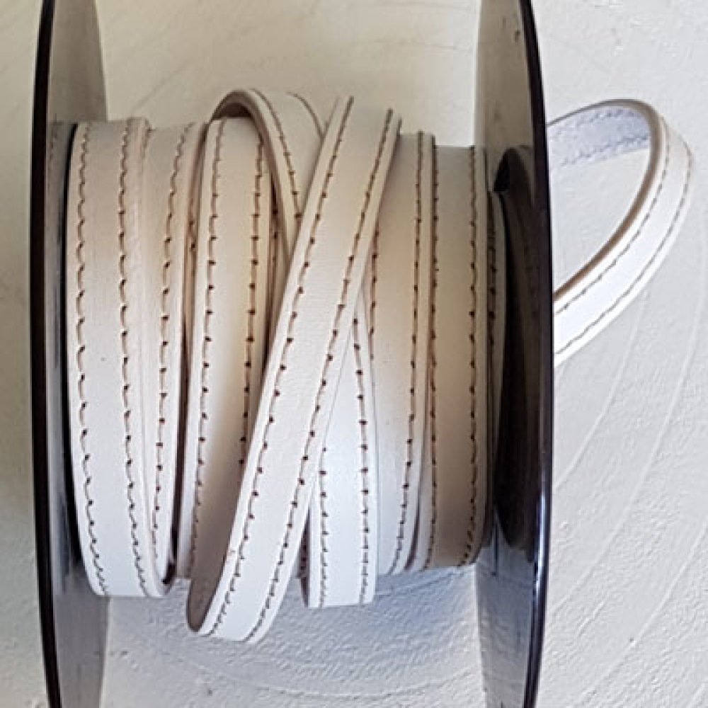 Wit kalfsleer 10 mm bij 20 cm Beige 2 draden genaaid