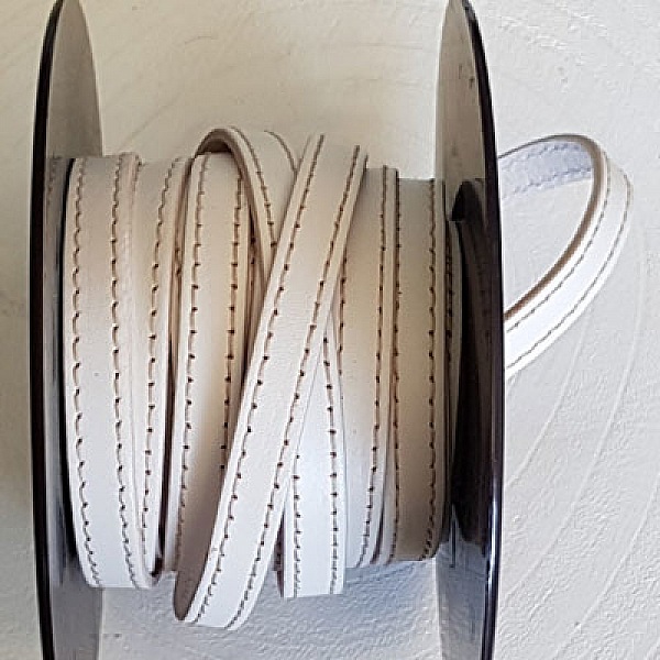 Wit kalfsleer 10 mm bij 20 cm Beige 2 draden genaaid