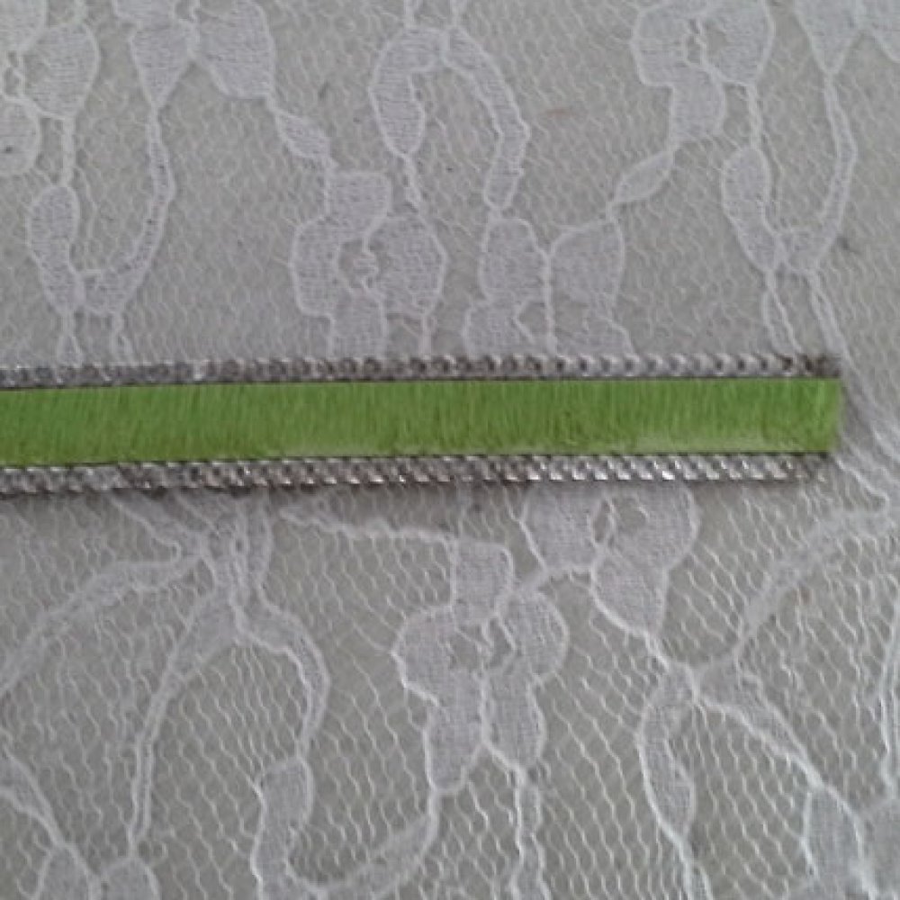 Anijsgroen plat kalfsleer 10 mm bij 20 cm huid en ketting
