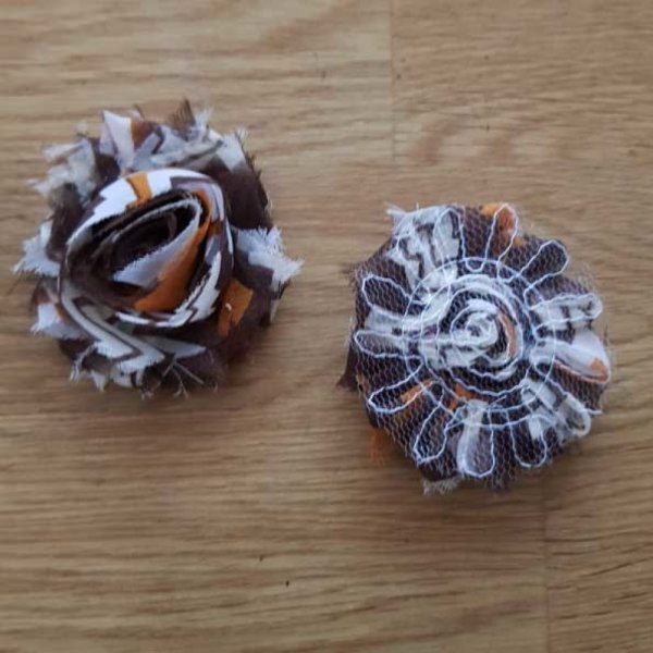 Gerafelde stoffen bloem nr. 37