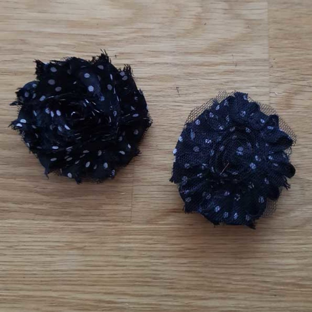 Gerafelde stoffen bloem nr. 40
