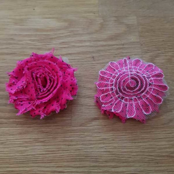 Gerafelde stoffen bloem nr. 41