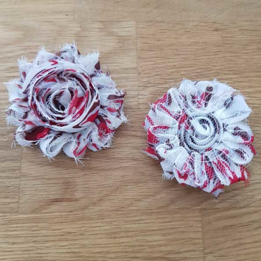 Gerafelde stoffen bloem nr. 51