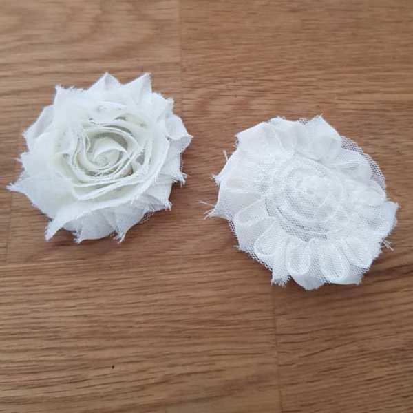 Gerafelde stoffen bloem nr. 66