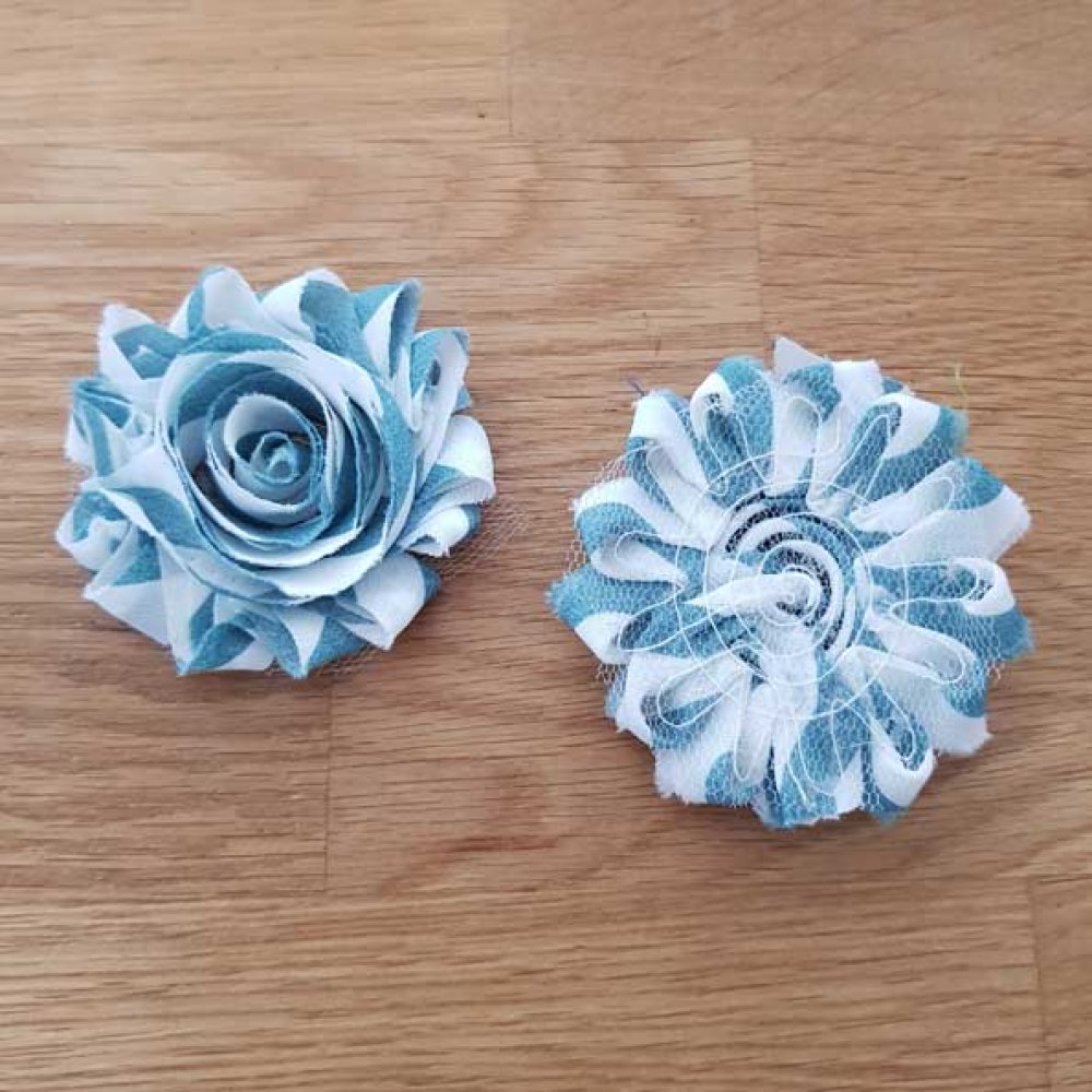 Gerafelde stoffen bloem nr. 69