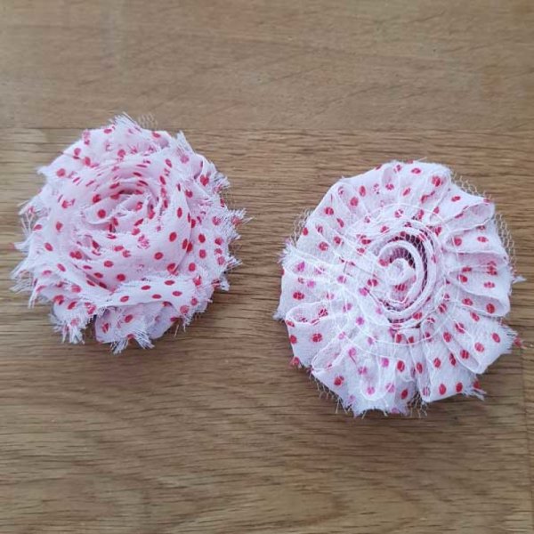 Gerafelde stoffen bloem nr. 76