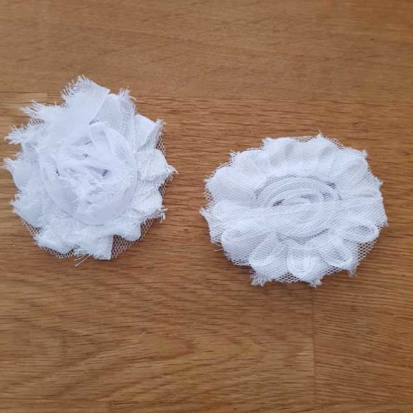 Gerafelde stoffen bloem nr. 78