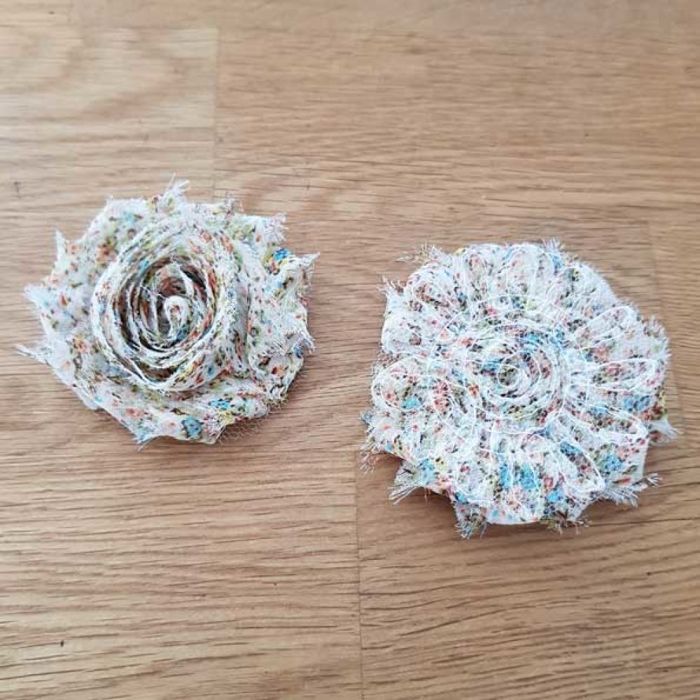 Gerafelde stoffen bloem nr. 89