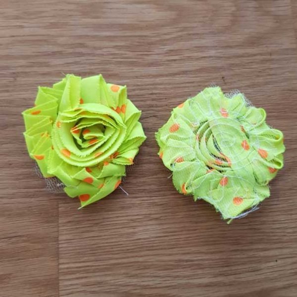 Gerafelde stoffen bloem nr. 02