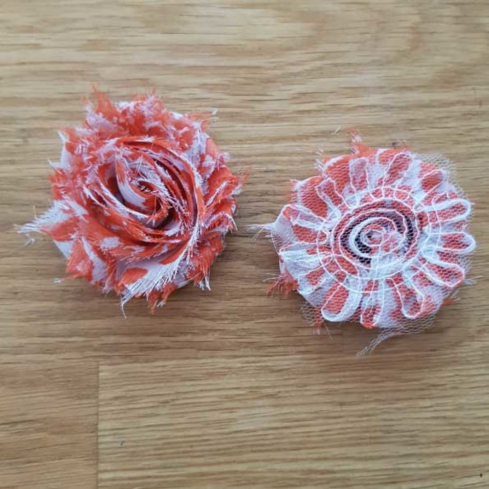 Gerafelde stoffen bloem nr. 06