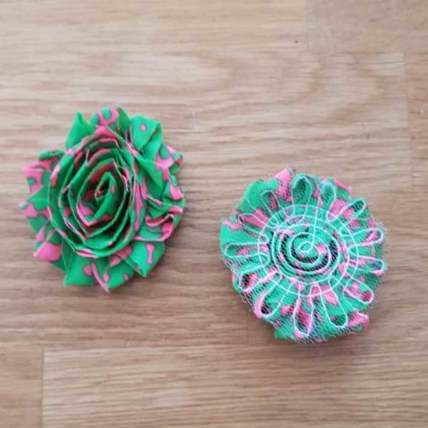 Gerafelde stoffen bloem nr. 15