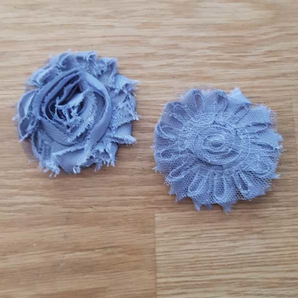 Gerafelde stoffen bloem nr. 19