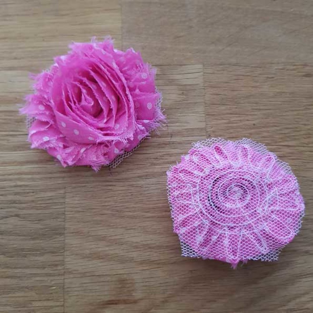 Gerafelde stoffen bloem nr. 25