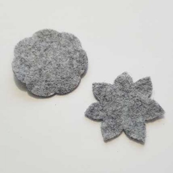 Jolie petite fleur en Feutrine 36 mm N&deg;05-4 x 2 pi&egrave;ces