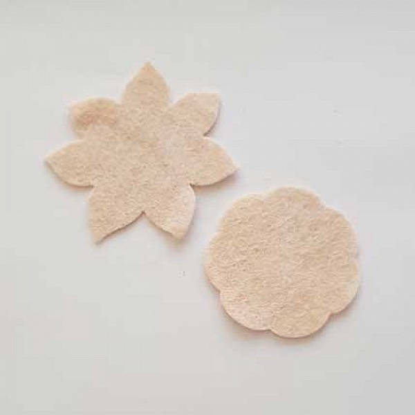 Jolie petite fleur en Feutrine 50 mm et 60 mm N&deg;19-03 x 2 pi&egrave;ces