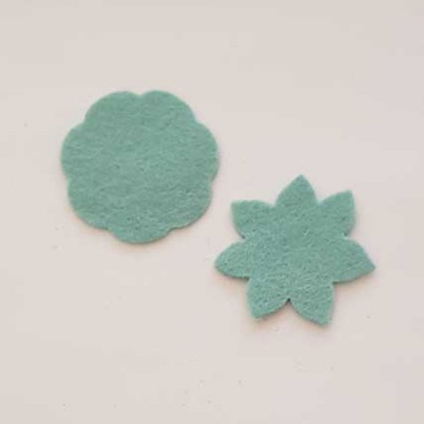 Jolie petite fleur en Feutrine 36 mm N&deg;15-04 x 2 pi&egrave;ces