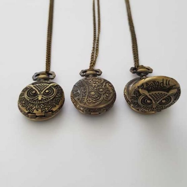 Antiek bronzen uilhorloge met ketting