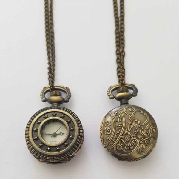 Antiek bronzen sterhorloge met ketting