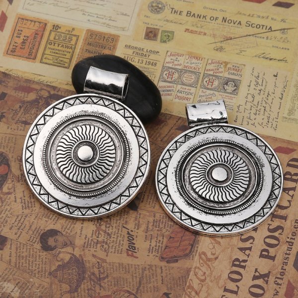 Pendentif N&deg;001-B en Alliage Rond Fleur Creux Argent Vieilli 77 mm x 64 mm